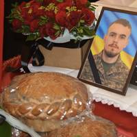 У Теребовлі провели в останню путь молодого прикордонника, життя якого обірвалося на війні. Йому було лише 23 роки…