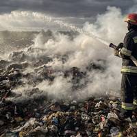 Густий дим накрив усе навколо: на Тернопільщині горіло сміттєзвалище