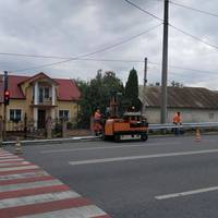 Безпечніше для водіїв і пішоходів: у Великій Березовиці на М-19 встановлюють огорожу