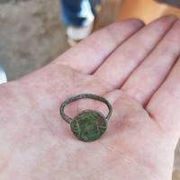Біля Тернопільського замку археологи під час розкопок знайшли старовинний перстень