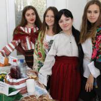 На пари у вишиванках!