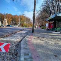 Завершується ремонт зупинки на вул. Бережанській