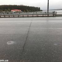 Нещодавно відремонтована дамба дала тріщину