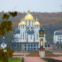 Яка різниця між Зарваницею та Почаєвом