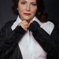 Стильна фотосесія Ніни Матвієнко до 70-ліття