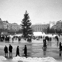 Тернополянам показали, як виглядав новорічний майдан у далеких 50-80-х роках