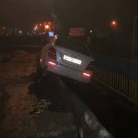 На Протасевича нетверезий водій заїхав у бетонну огорожу