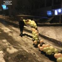 Хотів занести мамі повітряні кульки і отримав штраф