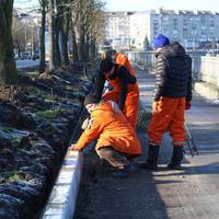 На тернопільській дамбі ремонтують тротуари