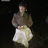 В Тернополі затримали чоловіка, який викрав водостічну решітку