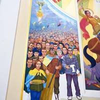 На стінах кременецької церкви намалювали героїв Майдану та Донецьке летовище