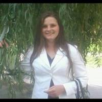 Донечка повзала по мертвій мамі, плакала, аж поки не прокинувся тато, який перед тим був у дошку п’яний…