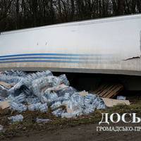 На Теребовлянщині перекинулася фура з продуктами