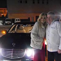 Ірина Федишин на 60-річчя свого батька подарувала йому дороге авто