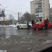 Біля виїзду з заправки ОККО на вулиці 15 квітня трапилася ДТП