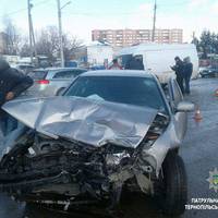 ДТП у Тернополі: На Тролейбусній зіткнулися три автомобілі (ФОТО)