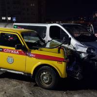 На вулиці Коновальця потрійна ДТП: Побита автівка газової служби