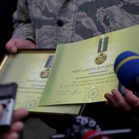 Близько десятка АТОвців Тернопільщини повернули свої нагороди від Президента України