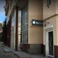На вулиці Шашкевича обікрали магазин техніки та аксесуарів BIG APPLE
