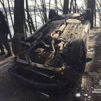 Дорогою до Дальнього пляжу перекинувся автомобіль: потерпіла дівчина (ФОТО)