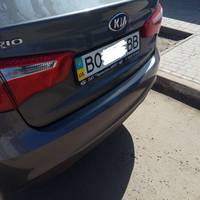 У Зборові водій наїхав на дитячий візок і не помітив цього
