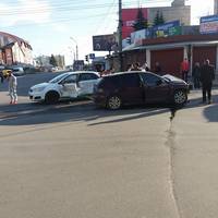 На перехресті вулиць Живова та Шептицького сталась ДТП (ФОТО, ВІДЕО)
