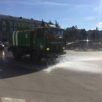 Тернопільські дороги миють поливальні машини
