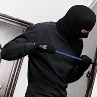 Запропонували старенькому масажер, а самі винесли з хати всі гроші