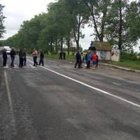 Через зниження ціни на молоко жителі Тернопільщини перекрили дорогу