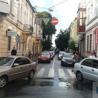 Переповненні зупинки та величезні затори, — наслідки зливи у Тернополі. Відео, фото