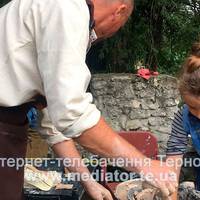 У Тернополі на фестивалі гончарів зліпили двометровий глек