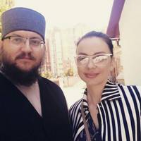 Тернопільський священик зустрівся з “зіркою Інтернету”, яка обматюкала поліцейських (ФОТО)