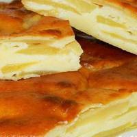 Шарлотка з яблуками на сметані — ви закохаєтесь в цей пиріг. Пальчики оближеш, неймовірно смачно!