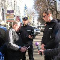 У Тернополі інспектори з паркування почали залишати попередження водіям-порушникам. Фото