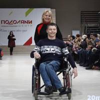 Перший в житті макіяж і подіум. Молодь з інвалідністю дефілювала на показі мод. Відео