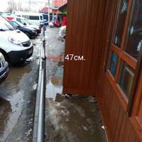 Прохід 47см: Тернополяни обурені черговим “архітектурним дивом” (ФОТО)
