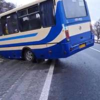 На трасі Львів-Тернопіль автобус потрапив у кювет (ФОТО)
