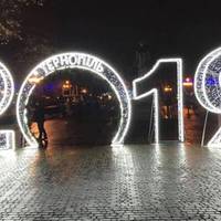 Новорічна атракція в центрі Тернополя приваблює все більше людей