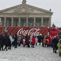 Вантажівка з реклами Coca Cola вже у Тернополі. Де можна її побачити! (ФОТО)