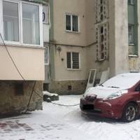 Як у Тернополі водії електрокарів заряджають свої авто (ФОТО)