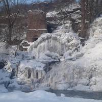 На Тернопільщині замерз найбільший рівнинний водоспад: з’явилися дивовижні фото