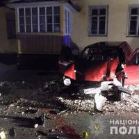 Жахлива аварія в Почаєві: водій виїхав на тротуар і збив людей