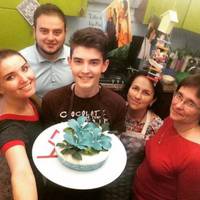 18-річний хлопець родом із Чорткова пече торти і тістечка такої краси, що шкода їх з`їсти