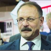 Скандальний нардеп з Тернопільщини висміяв багатодітну родину, яка не має грошей на розмитнення буса