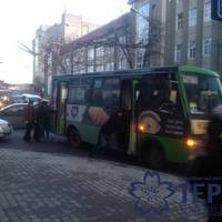 Любиш їздити, люби маршрутку штовхати. ФОТО