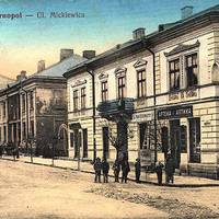 Порівняння: у мережі показали, як колись виглядав Театральний майдан. Фото