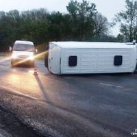 Нетверезий водій не впорався з керуванням: авто перекинулося