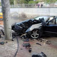 У Тернополі автівка “вилетіла” на тротуар та врізалась в електроопору (Фото)