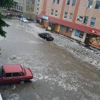 У Збаражі випав град з дощем (фото)