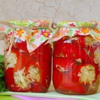 Перець, фарширований капустою. Дівчата, це така нереальна смакота! Свекруха в селі минулого літа навчила готувати!